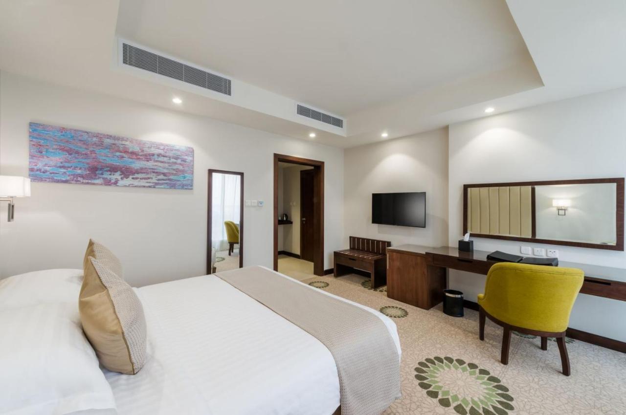 ホテル Best Western Plus Al Qurayyat City Center エクステリア 写真